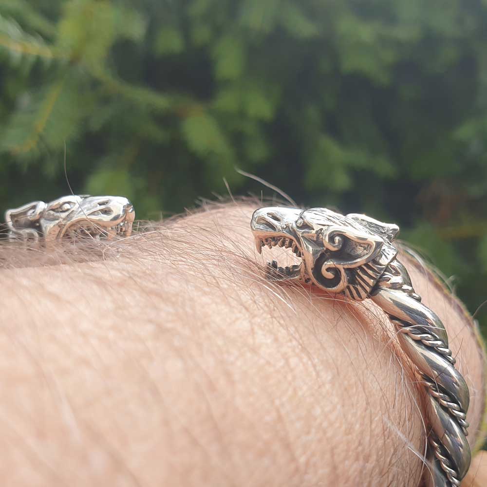 Odins Wölfe: Ein imposanter Wikinger-Armschmuck echt Silber 6,6 cm