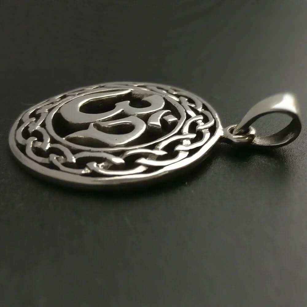 Om Aum Anhänger Schmuck - Om - Sanskrit 925er Silber - Firma Holzenplotz - Silberketten-Goldketten.de