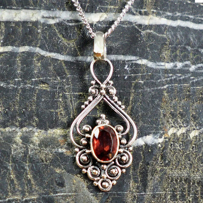 Schmuckanhänger mit echtem Granatstein und Silberkette Schmuck Anhänger