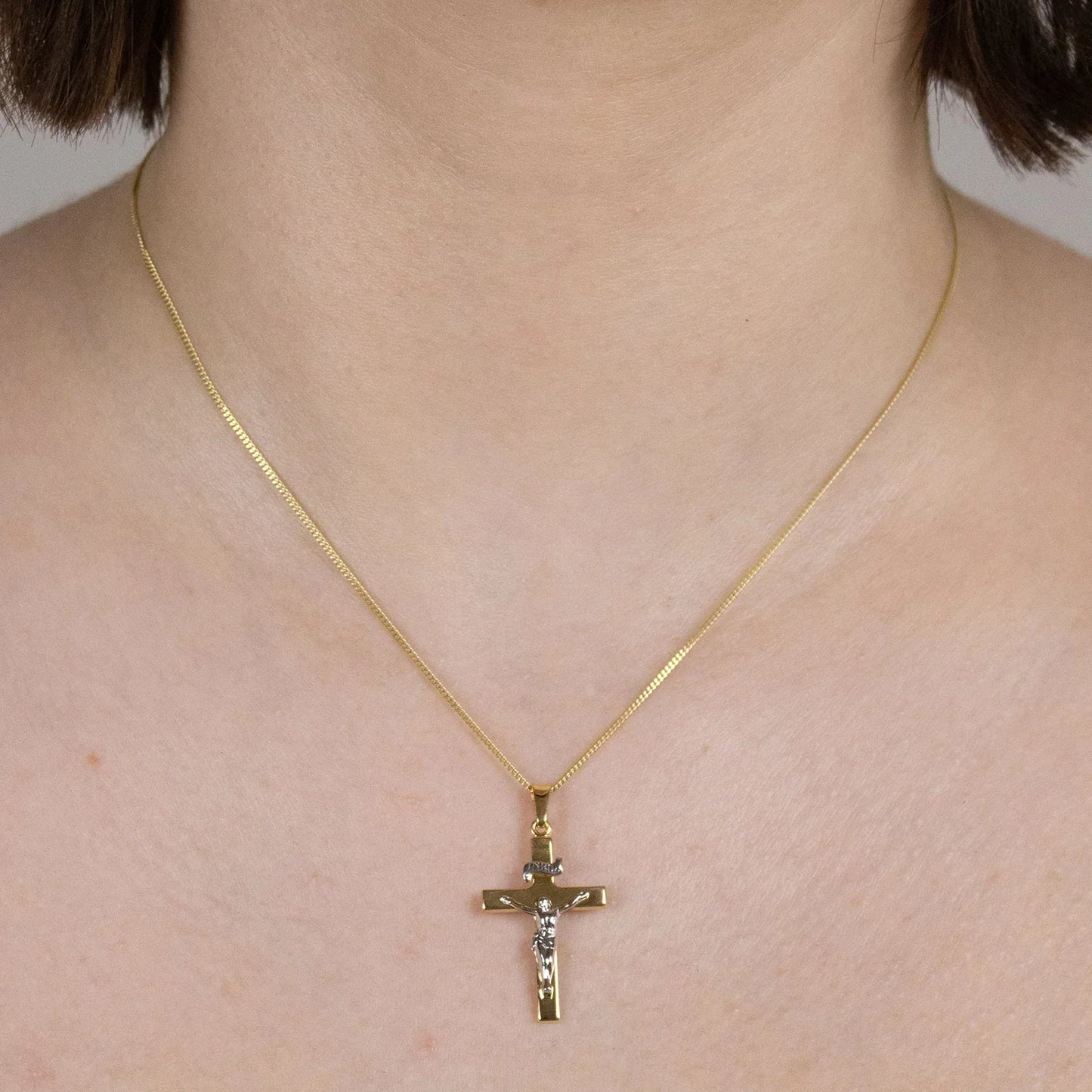 Anhänger Kreuz Korpus   333 Gold  mit vergoldeter Silberkette