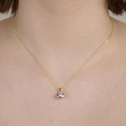Anhänger Zirkonia  333 Gold rhodiniert mit vergoldeter Silberkette