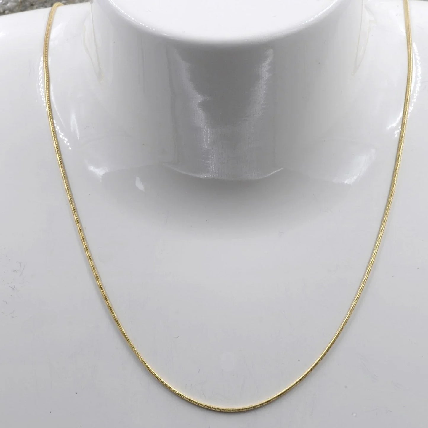 0,9 mm 750 - 18 Karat Gold Halskette Schlangenkette rund massiv Gold hochwertige Goldkette  - Länge nach Wahl