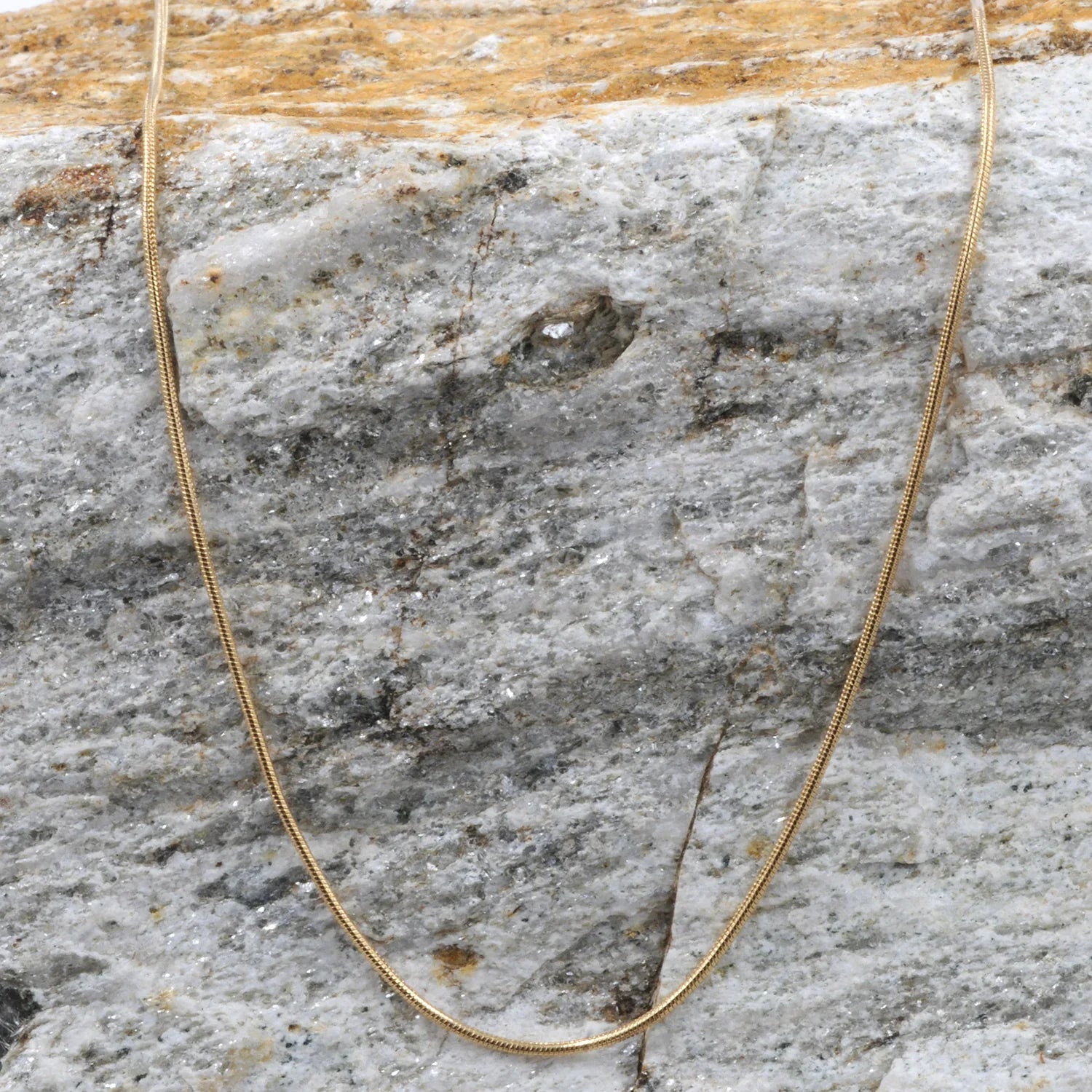 0,9 mm 40 cm 750 - 18 Karat Gold Halskette Schlangenkette rund massiv Gold hochwertige Goldkette  4,0 g