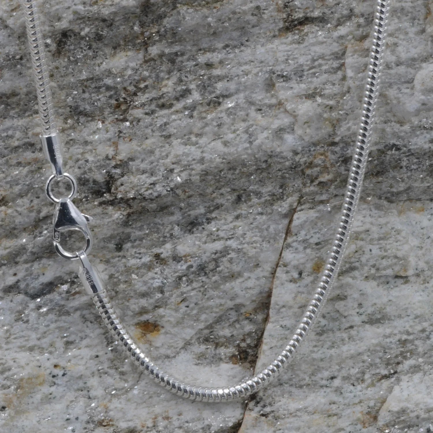1,4 mm 42 cm 750 - 18 Karat Weißgold Schlangenkette rund massiv Gold hochwertige Goldkette  6,1 g
