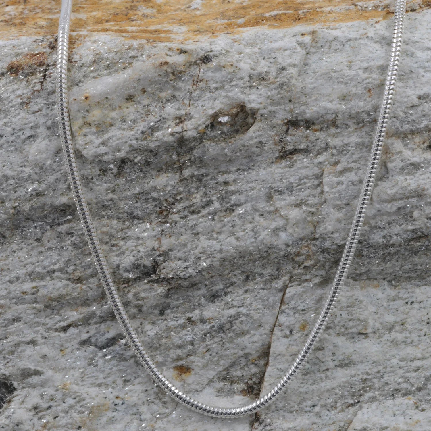 1,4 mm 42 cm 750 - 18 Karat Weißgold Schlangenkette rund massiv Gold hochwertige Goldkette  6,1 g