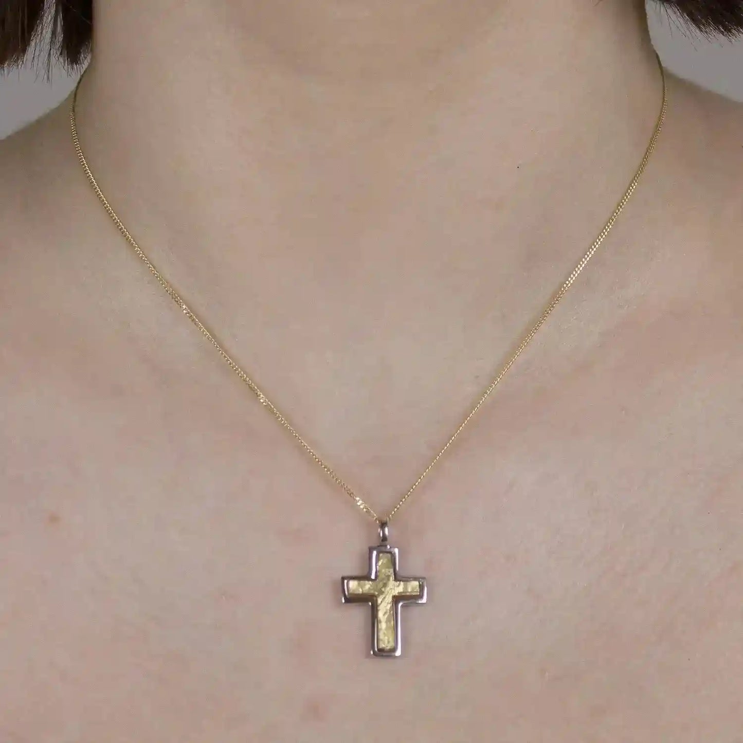 Anhänger Kreuz 333/GW Karat Gold mit vergoldeter Silberkette - Firma Holzenplotz - Silberketten-Goldketten.de 