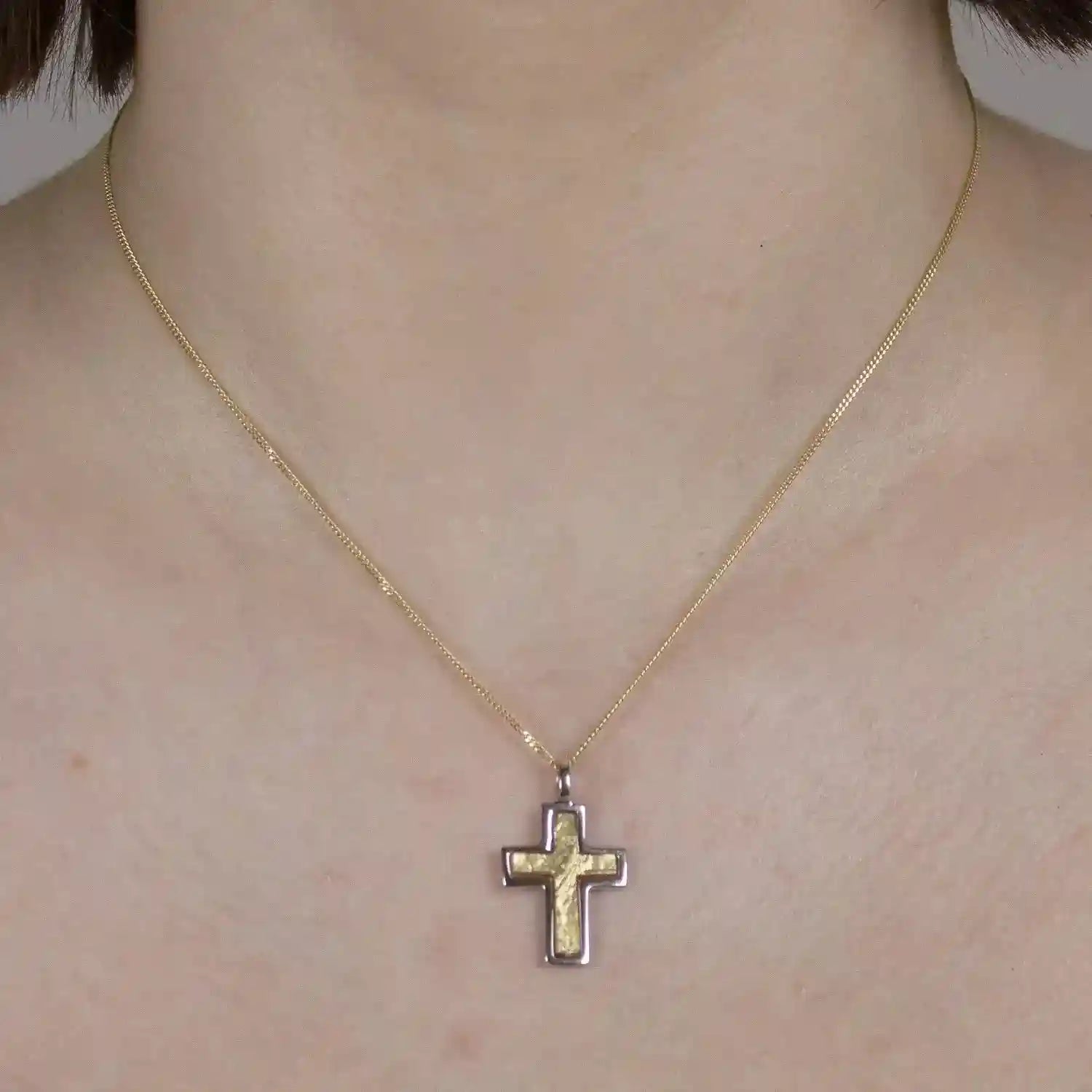 Anhänger Kreuz 333/GW Karat Gold mit vergoldeter Silberkette - Firma Holzenplotz - Silberketten-Goldketten.de 