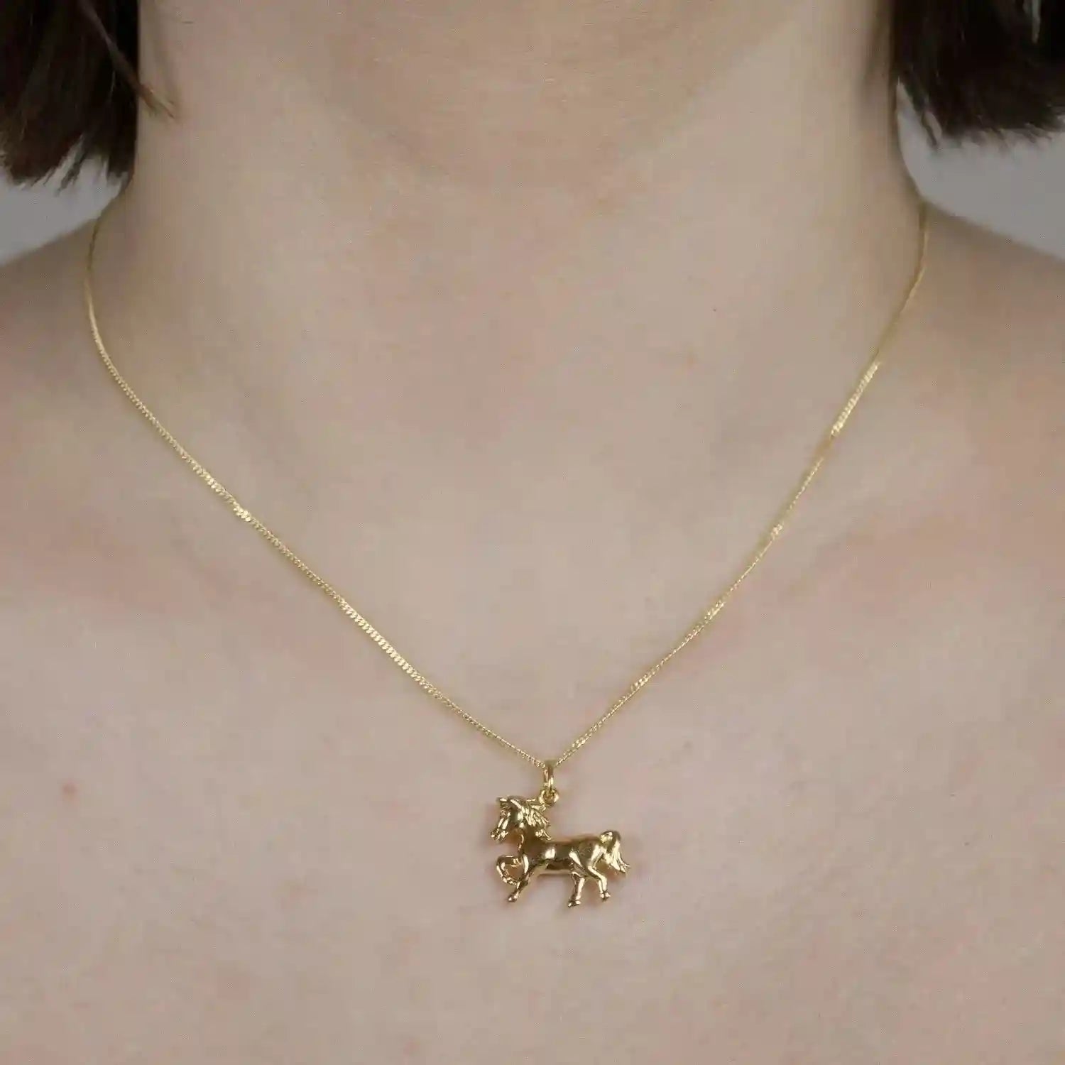 Anhänger Pferd 333-8 Karat Gold mit vergoldeter Silberkette - Firma Holzenplotz - Silberketten-Goldketten.de 
