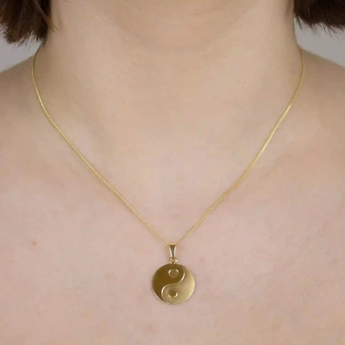 Anhänger Ying Yang 333-8 Karat Gold mit vergoldeter Silberkette - Firma Holzenplotz - Silberketten-Goldketten.de 