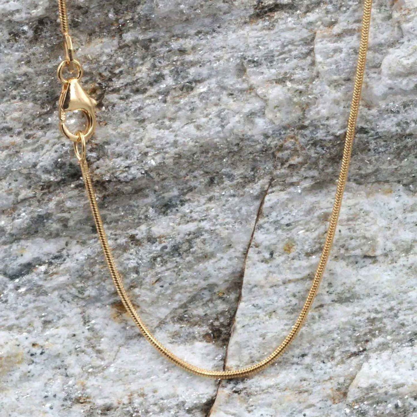 0,9 mm 750 - 18 Karat Gold Halskette Schlangenkette rund massiv Gold hochwertige Goldkette  - Länge nach Wahl