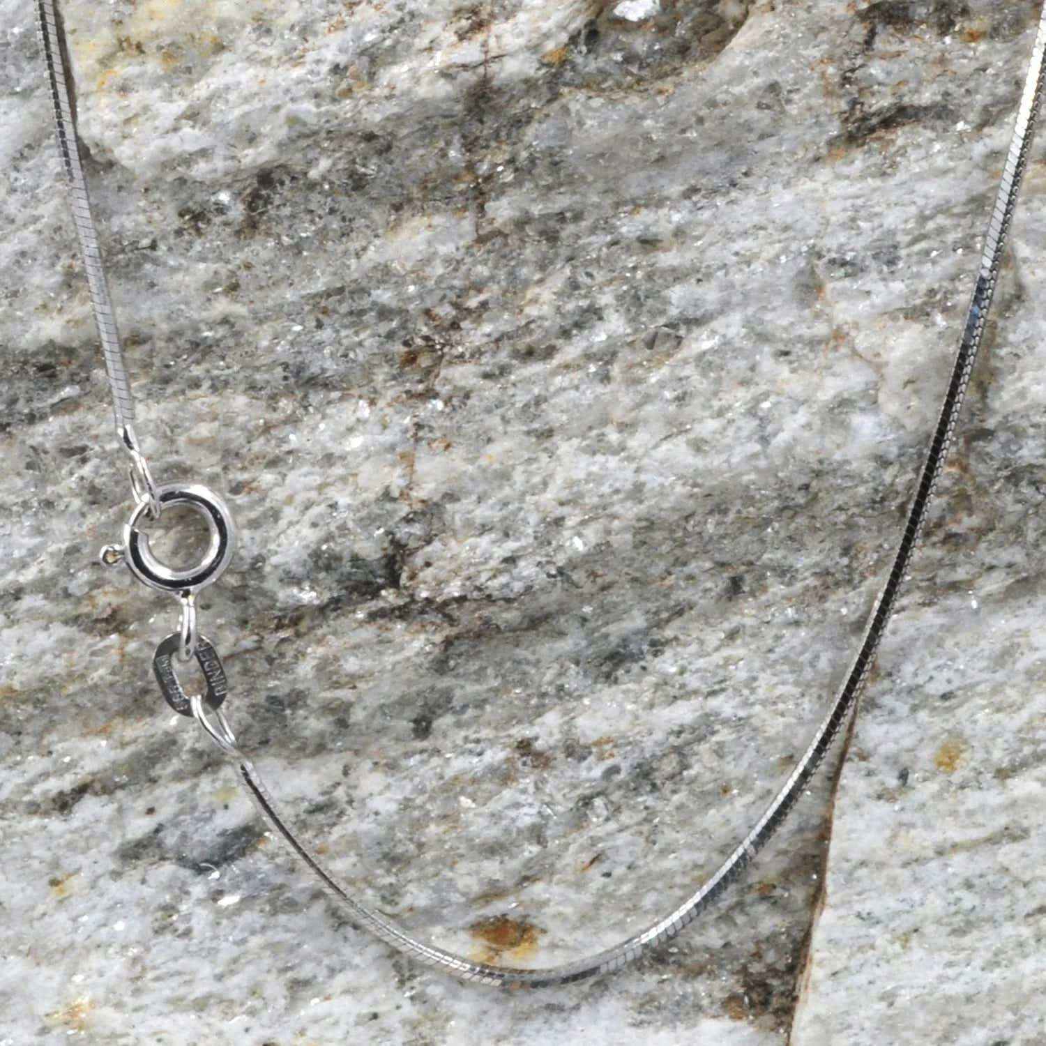 Goldkette Schlangenkette Länge 42cm - Breite 0,8mm - 333-8 Karat Weißgold - Firma Holzenplotz - Silberketten-Goldketten.de 
