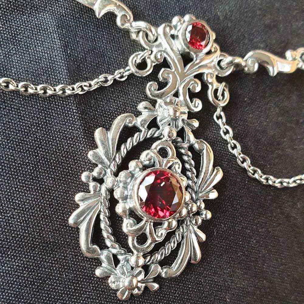 Mittelalter Collier Gothic Halsschmuck Trachtenschmuck roter Kristall - Firma Holzenplotz - Silberketten-Goldketten.de 