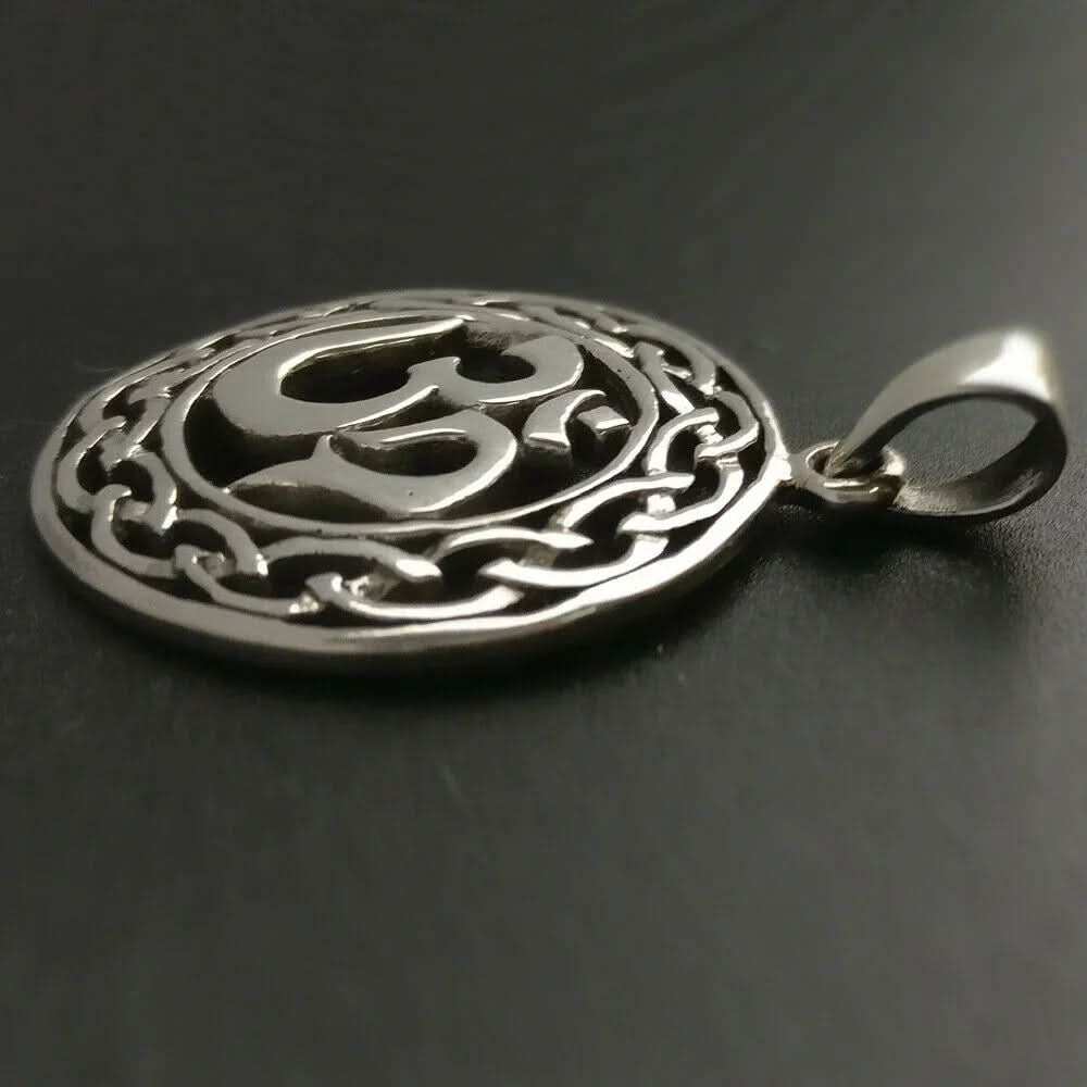 Om Aum Anhänger Schmuck - Om - Sanskrit 925er Silber - Firma Holzenplotz - Silberketten - Goldketten.de