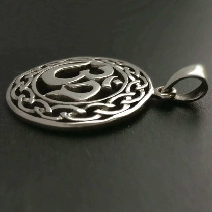 Om Aum Anhänger Schmuck - Om - Sanskrit 925er Silber - Firma Holzenplotz - Silberketten - Goldketten.de