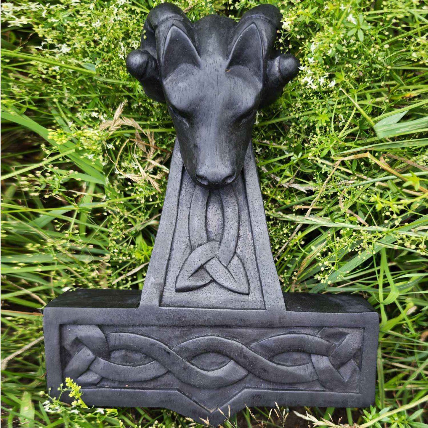 Widder Hammer Thorshammer Wandschmuck Holz handgeschnitzt schwarz