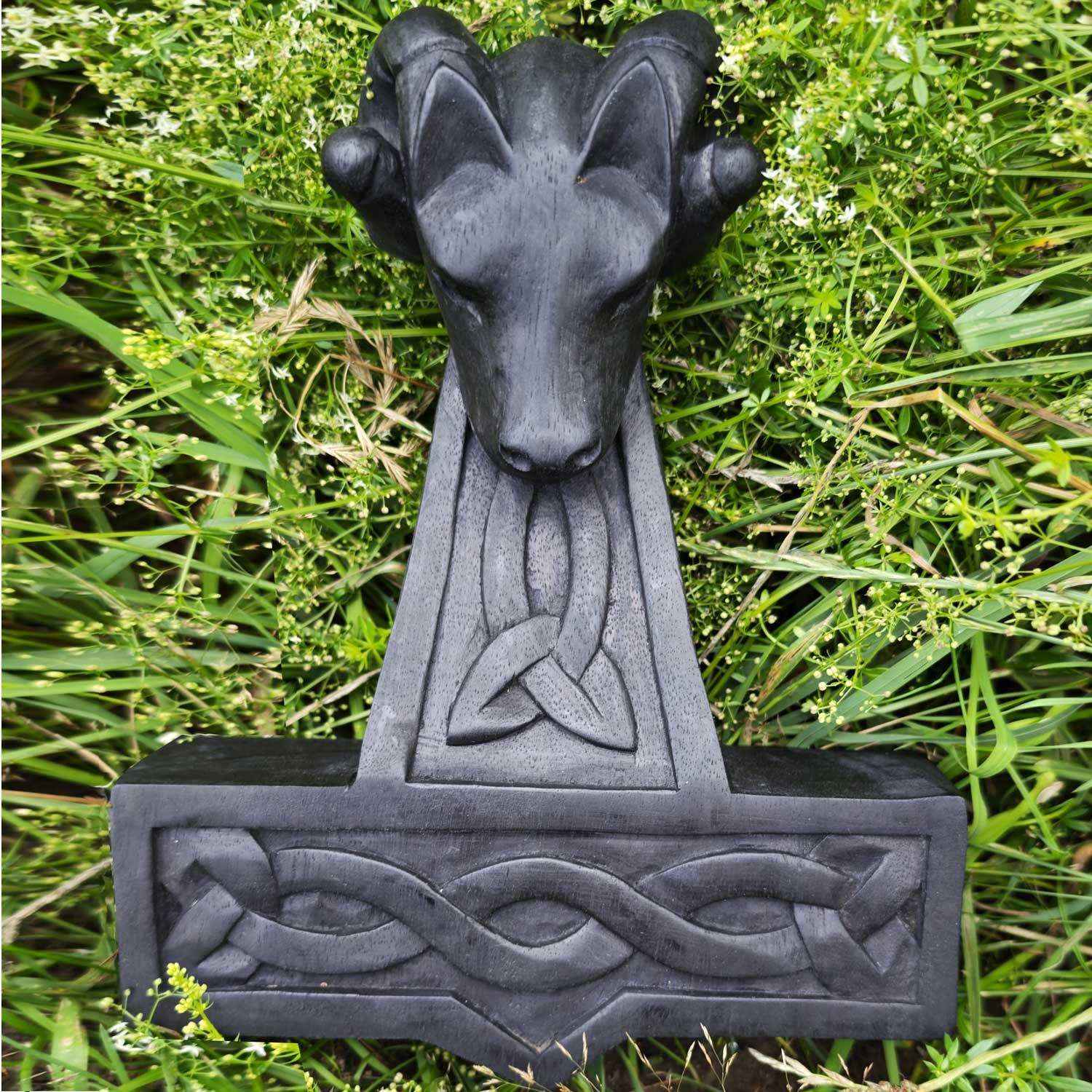 Widder Hammer Thorshammer Wandschmuck Holz handgeschnitzt schwarz