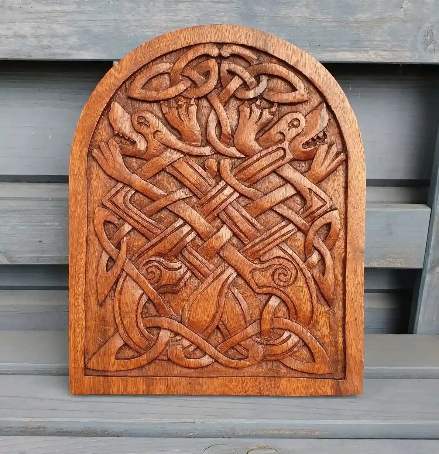 Wolfs Wanddeko mit Geri und Freki - Wikinger Kunst - Handarbeit aus Holz 30 cm
