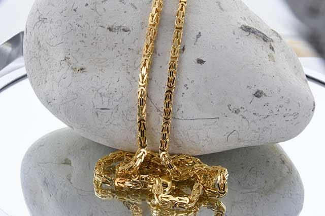 Hier kommen Sie zu den Halsketten aus 750 - 18 Karat Gold