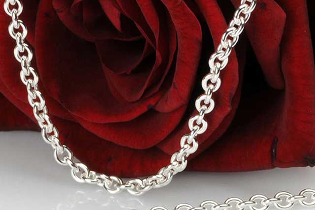 Hier können Sie sich Schmuck aus Silber anzeigen lassen
